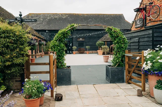 The foliage arch at the Courtyard entrance