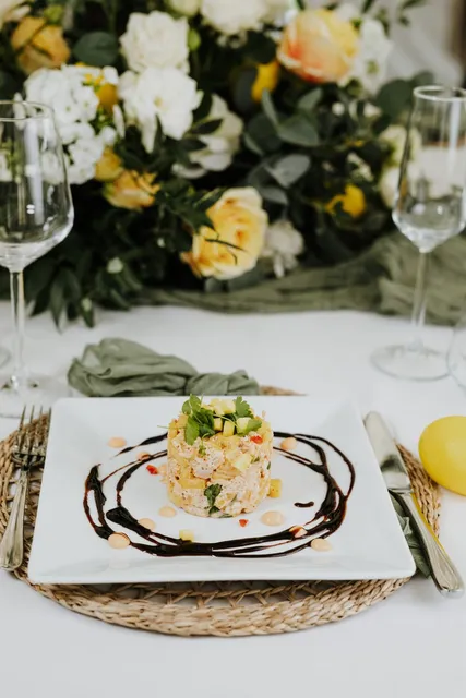 A plated starter with a balsamic swirl